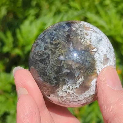 Moss agate grounding minerals