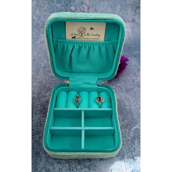 Travel organiser for her jewellery