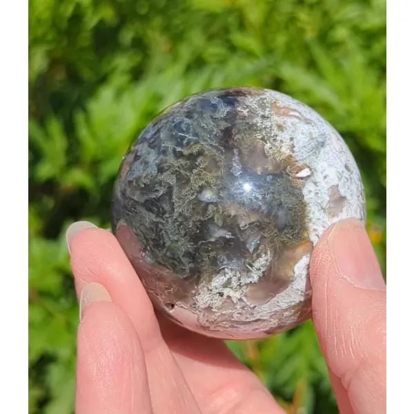 Moss agate grounding minerals